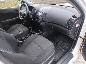 Hyundai i30 1.4i - 11