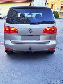 Volkswagen Touran 2.0TDI CR DSG Automat Highline 7 Miestny - 11