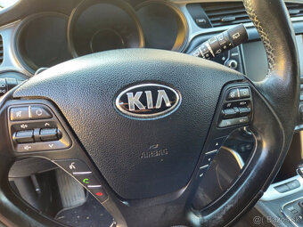 Kia Ceed SW 1.6 CRDi 136k Gold A/T - 11