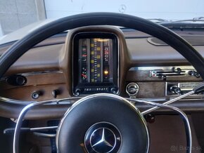 Mercedes  230 heckflosse - 11