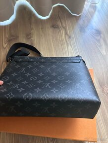 Louis Vuitton District Messenger Bag PM panska taška - 11