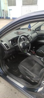 Mitsubishi Outlander 2,0 - 11