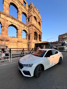 Škoda Octavia 2.0 TSI RS DSG 2024 - 11