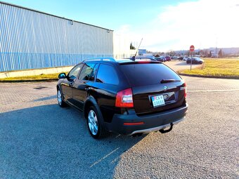 Škoda Octavia Combi 2.0 TDI Scout 4x4 - 11