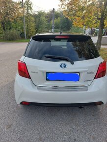 Toyota yaris hybrid - 11