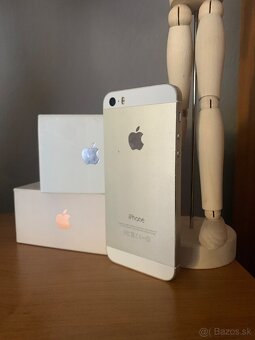 iPhone SE 64GB červený - 11