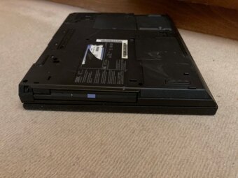 IBM ThinkPad R30 - 11