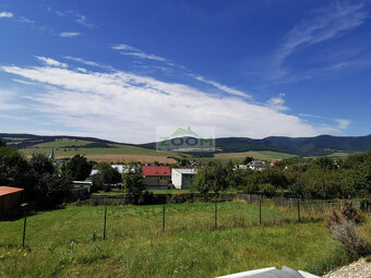 Slnečný stavebný pozemok s pekným výhľadom, 10á - 11