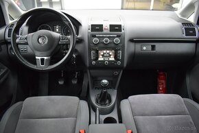 Volkswagen Touran 1,6 TDI,Highline,NAVI,serviska - 11