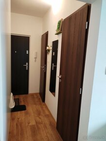 Zrekonštruovaný 3 izbový byt v Dúbravke - 11