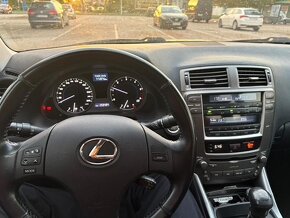 Lexus IS220d - 11