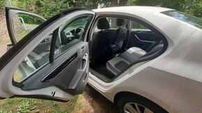 Volkswagen Jetta 2.0 TDI BlueMotion - 11