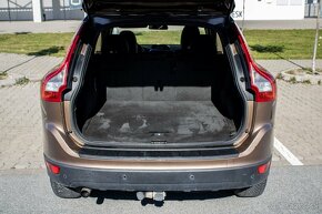 Volvo XC60 2.4D AWD Momentum Geartronic AT - 11