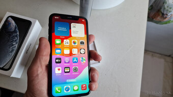 Apple iPhone XR 64GB - 11