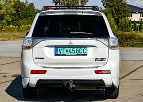 Mitsubishi Outlander PHEV 4x4 A/T (ťažné, max výbava) - 11