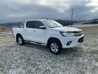 Toyota Hilux 2,4 - 11