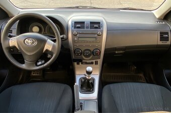 Toyota Corolla 1.6 benzín, r. v. 2010 – nájazd iba 88 tisíc. - 11