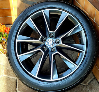 alu R17 5x100 bicolor, orig. Audi A1, pneu 215/40 - 11