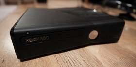 Predám konzolu XBOX 360 s Kinect a jedným originál ovládačom - 11