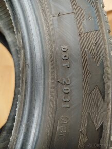 Dve zimné pneumatiky 215/60 R17 Maxis - 11