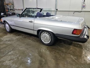 Mercedes Benz 560SL - 11