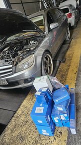 Predám mercedes c180 automat 2.2 88kw na diely porucha motor - 11