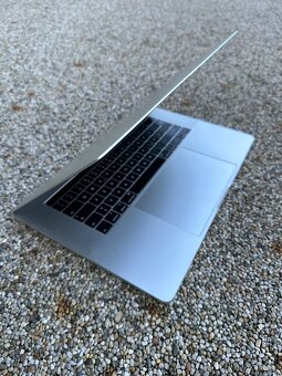 MacBook Pro 15” 2018, 512Gb SSD, i7, 13Cyklů baterie - 11