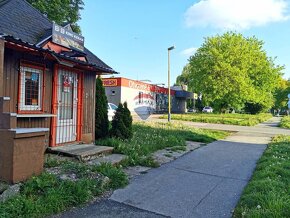 ZNÍŽENÁ CENA Obchodný priestor 30m2, stánok, kebab, kvety, k - 11