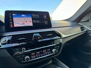 BMW rad 5 540xD 250kw Touring Luxury TOP VÝBAVA - 11