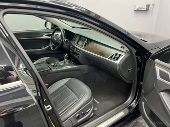 Hyundai Genesis 3.8 V6 GDi HTRAC - 11