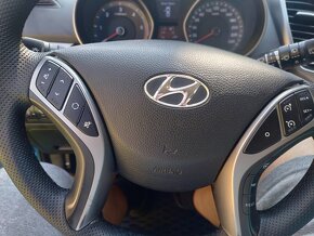 Hyundai i30 1,6 crdi 81kw veĽmi pekný - 11