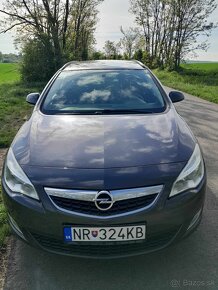 Opel Astra J ST - 11