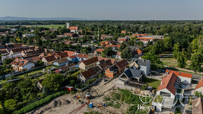 BOSEN | Na predaj:  Pozemok určený na stavbu RD,  Rusovce - 11