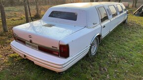 Lincoln Town Car - 11