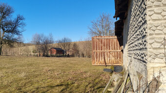 POLOSAMOTA STODOLA A POZEMOK 1080m2 PODKYLAVA - VOĽNÁ - 11