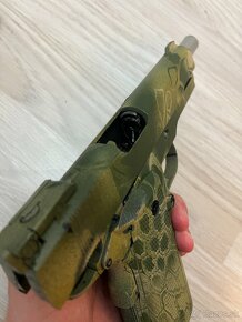 M4 AEG (85€) a 1911 GBB/CO2 (65€) + príslušenstvo - 11