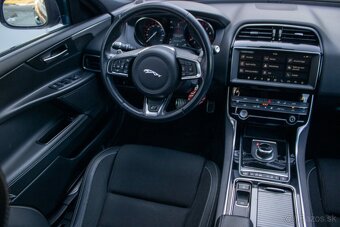 Jaguar XE 2.0 I4P R-Sport AT - 11