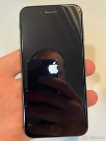 Apple iPhone SE 2020 64GB - 11