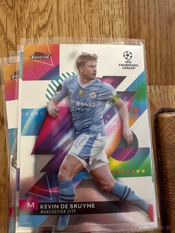 TOPPS FINEST ZBERATEĽSKÉ FUTBALOVÉ KARTY KARTIČKY - 11