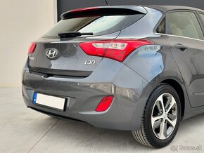 HYUNDAI I30 1.6 CRDI FAMILY / SK AUTO / 1.MAJITEĽ / NEBÚRANÉ - 11