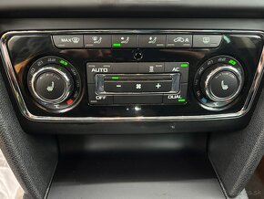 Superb Combi 2,0 TDI CR 4x4 170k Elegance M6 Webasto - 11