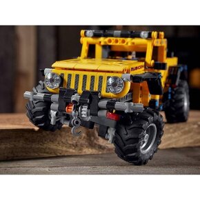 Predám LEGO Technic 42122 Jeep Wrangler - 11