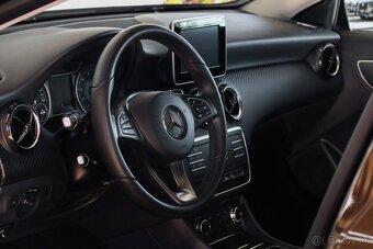 Mercedes-Benz GLA 180 A/T - 11