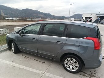 Peugeot 5008 1,6Hdi 82kw r.v.2012 manuál - 11