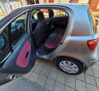 Toyota Yaris 1,0 VVT-i benzín 48kW - 11