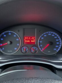 VOLKSWAGEN GOLF 5 benzin 105 tis km 2007 - 11