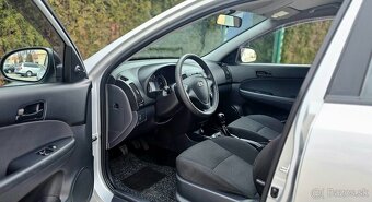 Hyundai i30 1.4 16V Comfort Najazdené: 97-tis. - 11