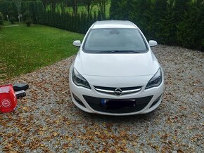 Opel astra J Sport Tourer - 11