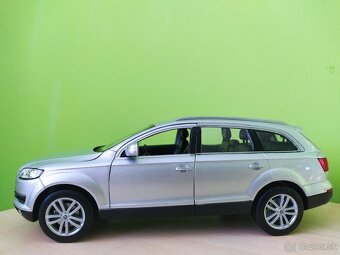 Predám tento Kovový model. Audi Q7 strieborná farba - 11