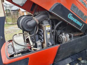 Kubota GM64 + nakladač + papiere - 11